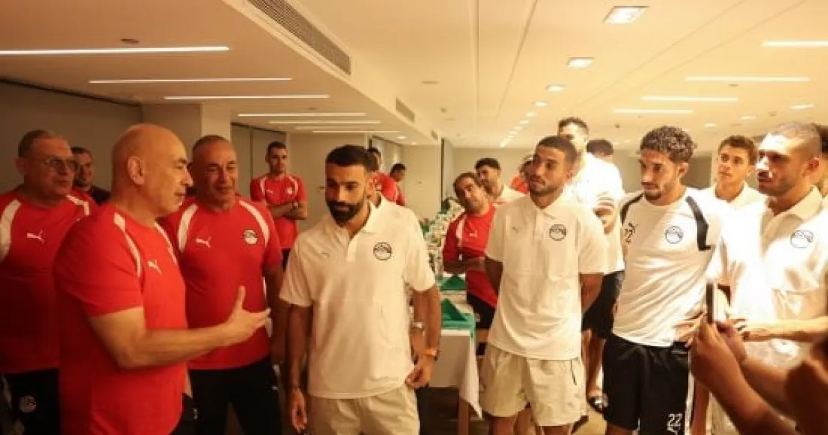 لاعبو منتخب مصر يحتفلون بتجديد عقود التوأم حسن حتى 2030