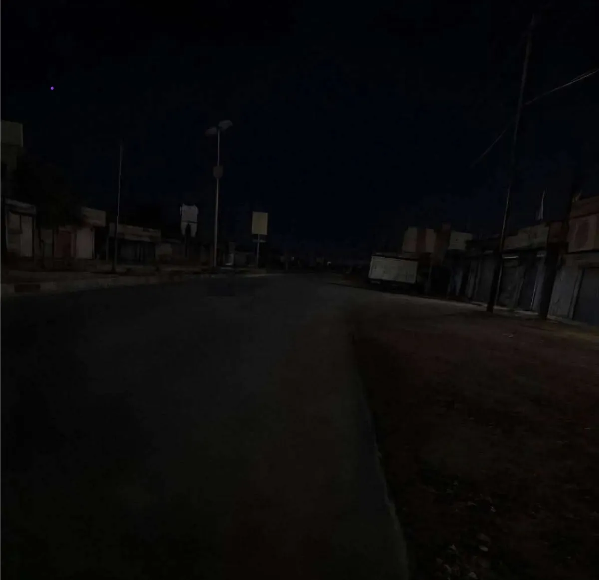 المخا.. مدينة أنهكها الحوثيون وأطفأت سيطرتهم مظاهر الحياة فيها
