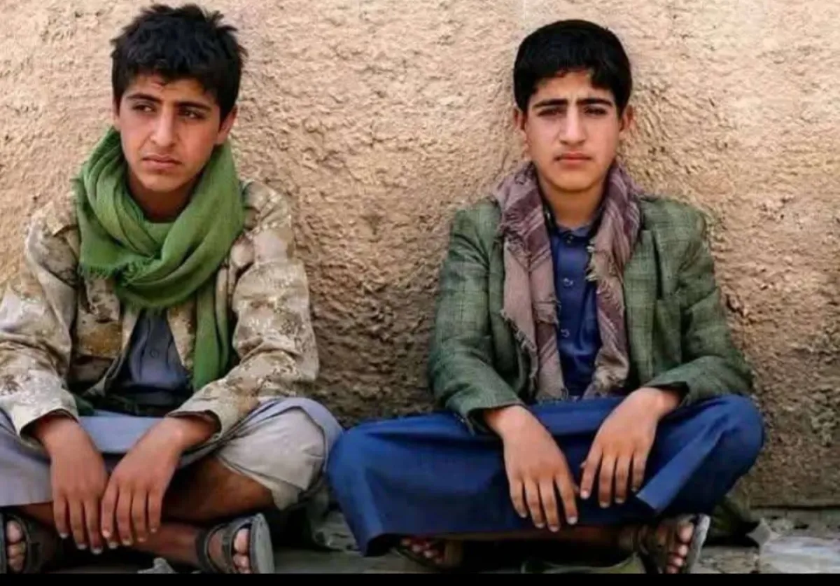 إنقاذ طفلين مجندين بصفوف الحوثيين بعد أيام من التيه والجوع في جبال الكدحة