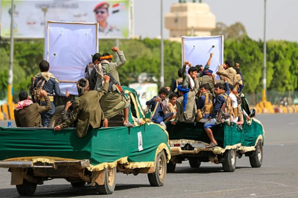 الحوثيون يدفنون 42 عنصراً من مقاتليهم، بينهم ضباط ينتحلون رتباً عسكرية