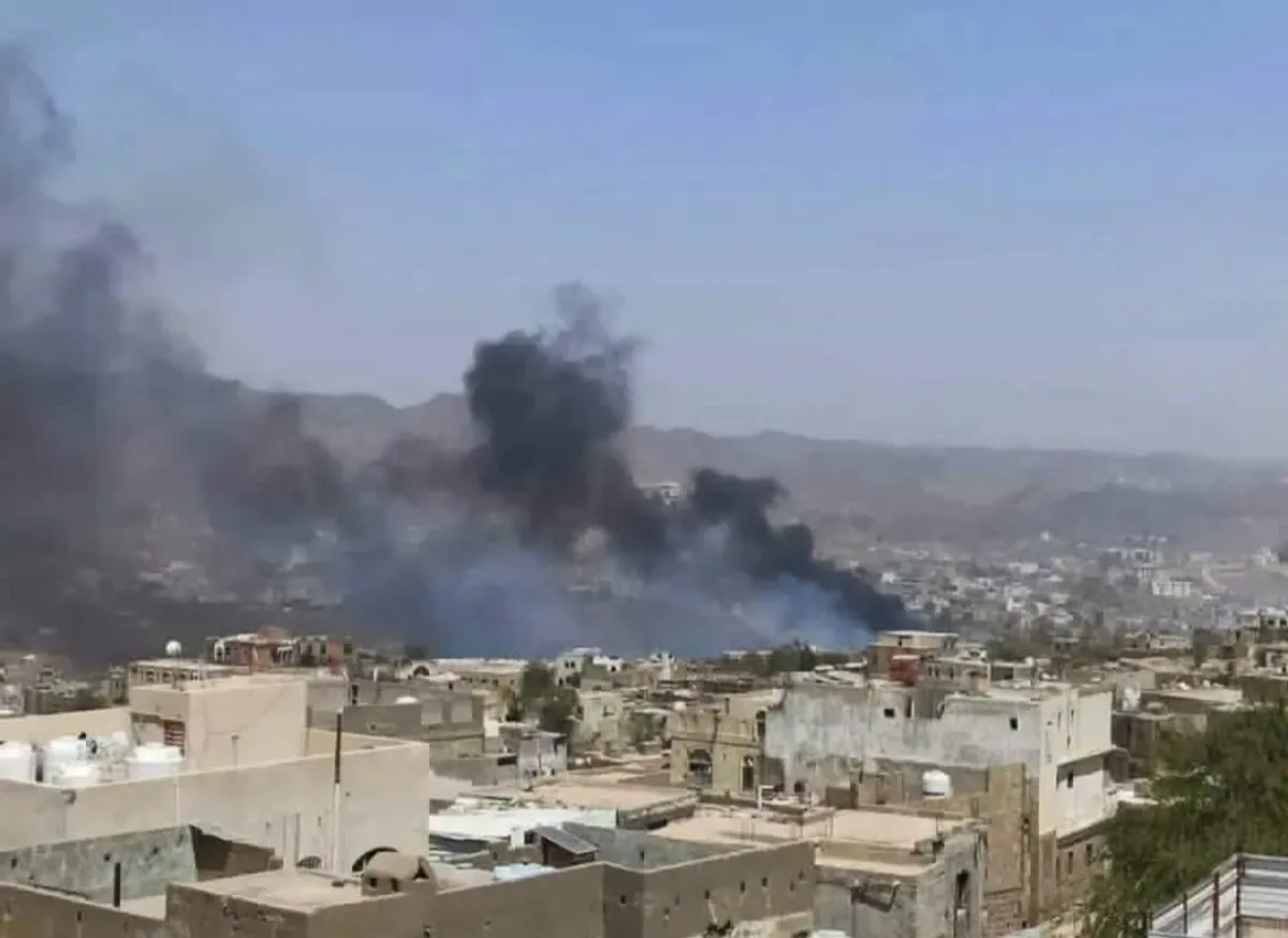 قصف حوثي كثيف يستهدف القرى والمناطق السكنية في الضباب غربي تعز