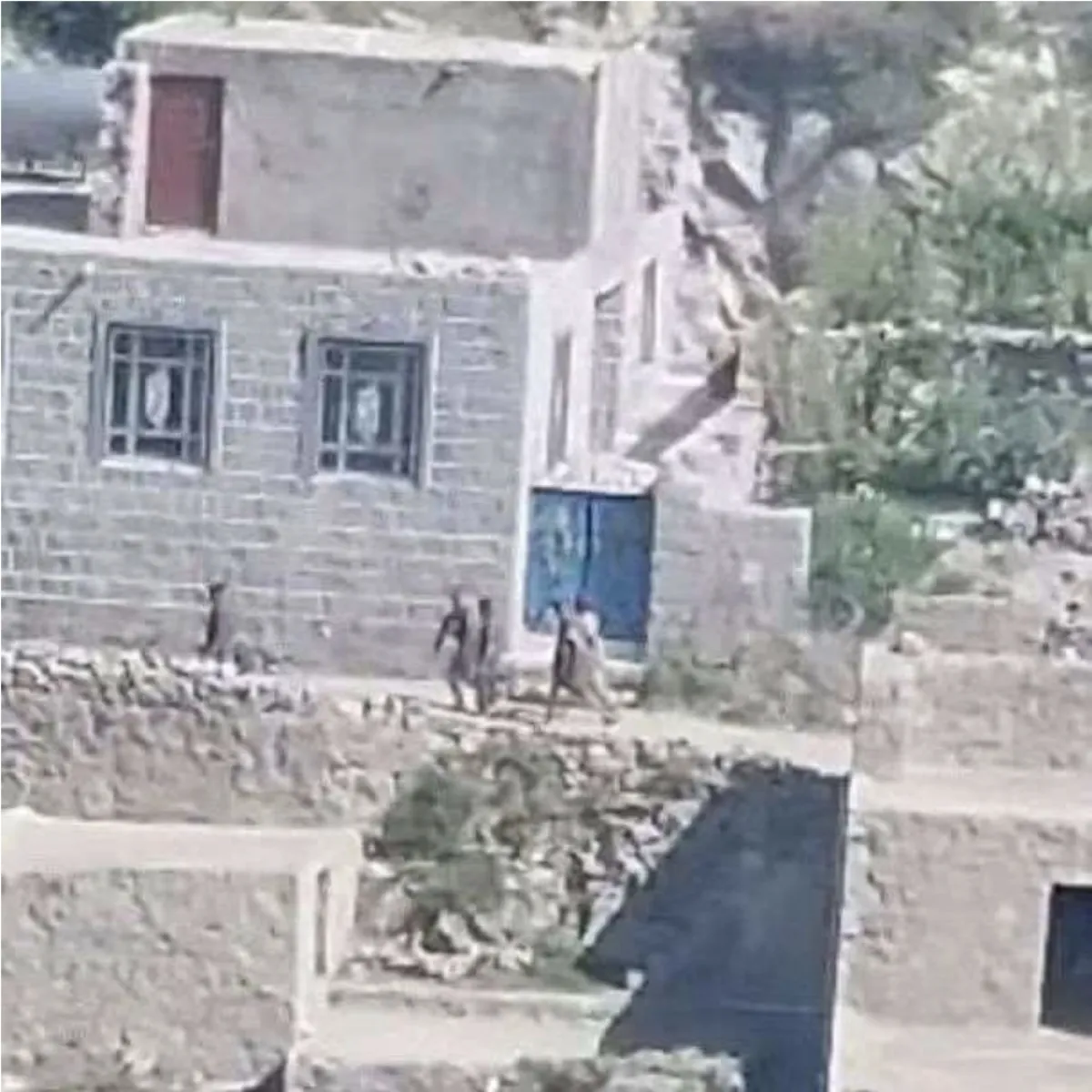 الحوثيون يوسّعون حملة المداهمات في تعز ويقتحمون منازل مدنيين في سامع