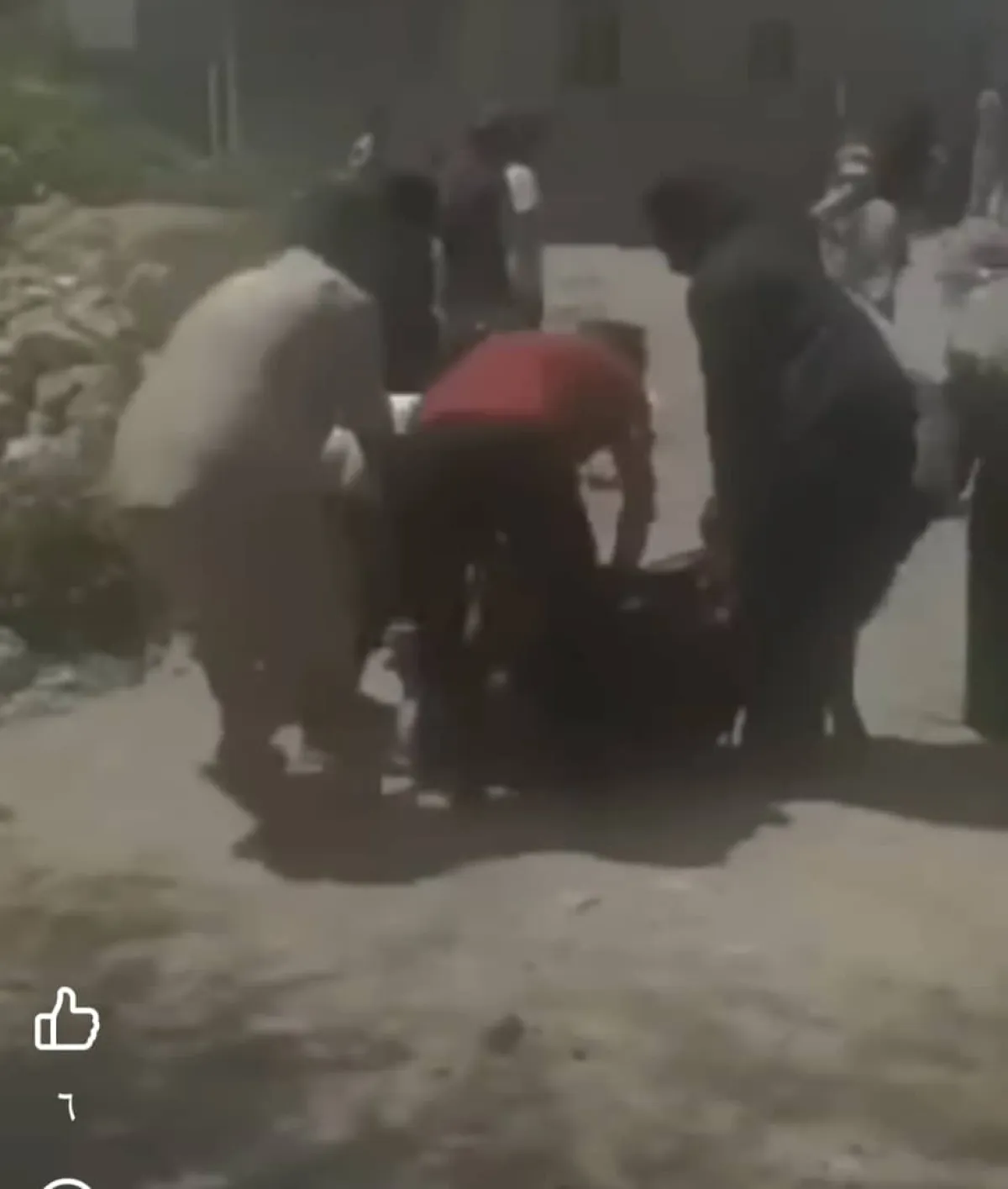 استشهاد امرأة وإصابة زوجها وطفليها بقذيفة حوثية استهدفت منزلهم شمال تعز