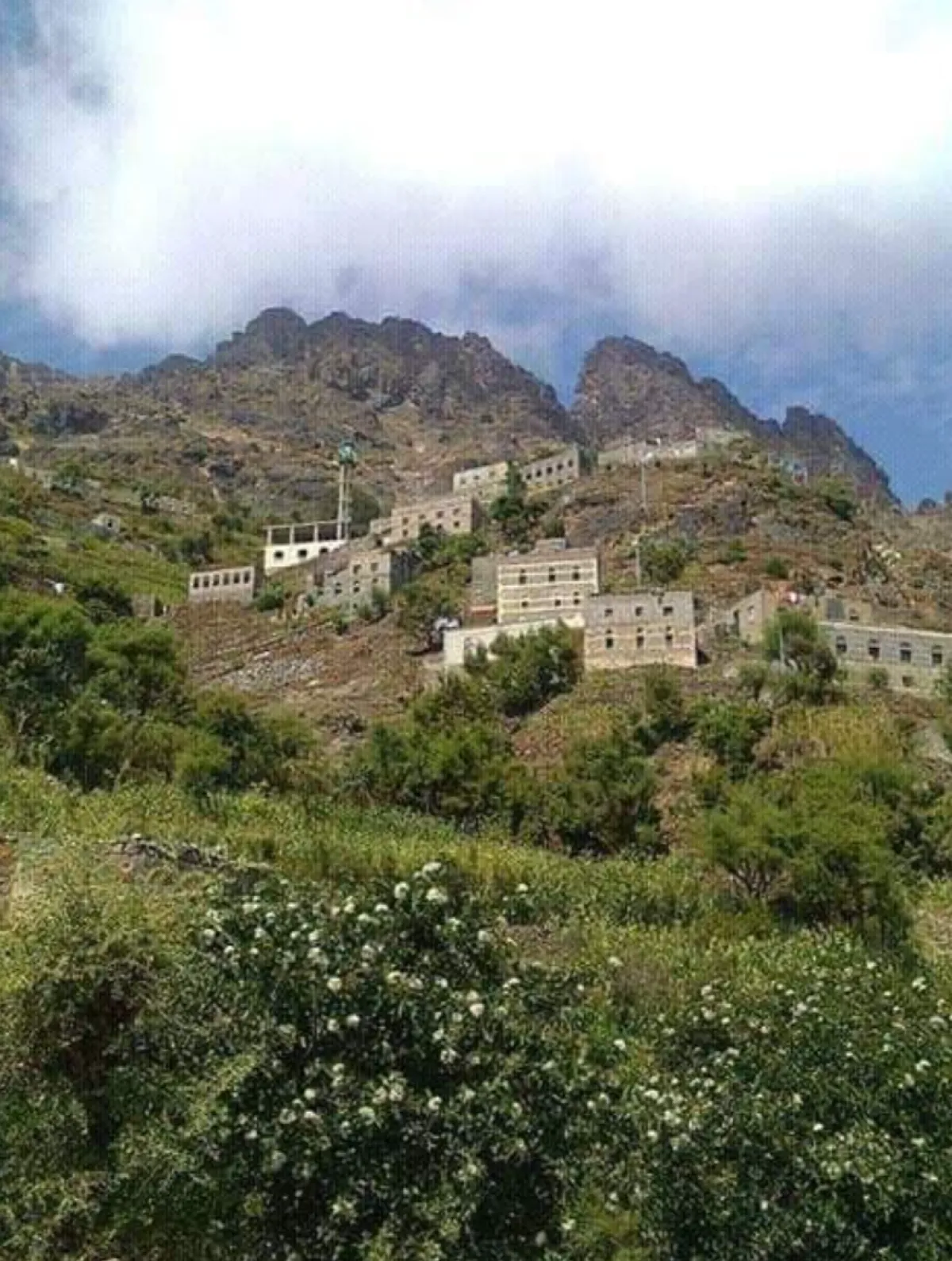 عصابة الحوثي تواصل حملات المداهمات والاختطافات في مديرية سامع