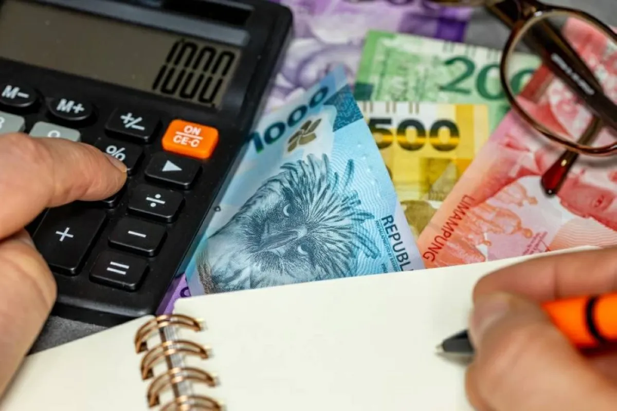 استراتيجيات التعامل مع الأموال الإضافية: بين سداد الديون والاستثمار