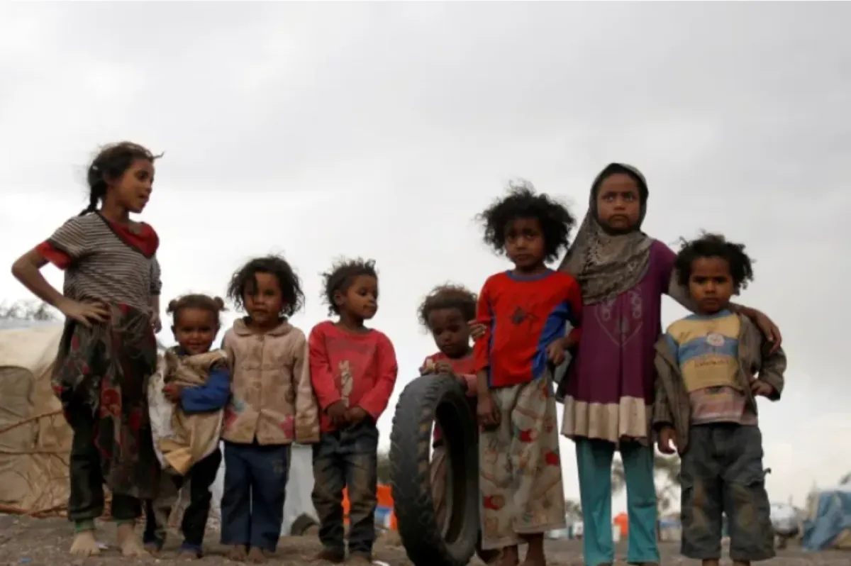تحت ركام القصف .. أطفال ونساء اليمن يدفعون فاتورة العبث والدمار الحوثي
