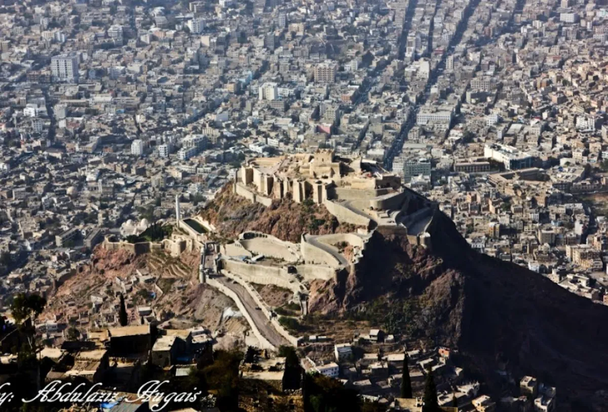 صراع الأسواق في تعز .. بين مطرقة الحصار وسندان الرقابة