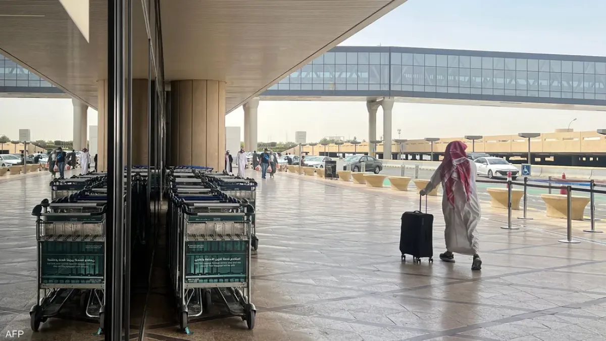 الهجوم على مطار الرياض: 12 قتيلاً ومئات الجرحى وسط إدانات دولية وإقليمية واسعة