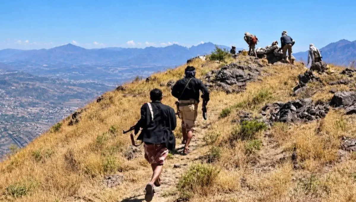 سقوط جبهة الأغبرة يشعل نزوحاً واسعاً في الصبيحة.. أسر بلا مأوى ولا تملك أجرة النزوح