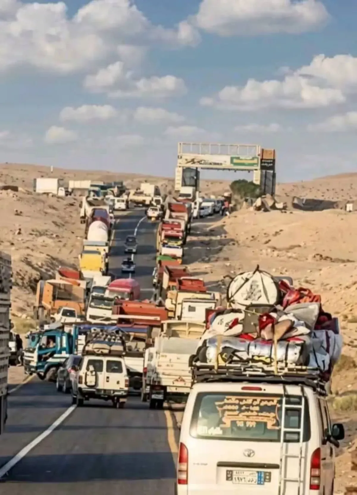 وطن على مائدة العبث .. اليمنيون بين مطرقة الشتات وسندان الإقليم