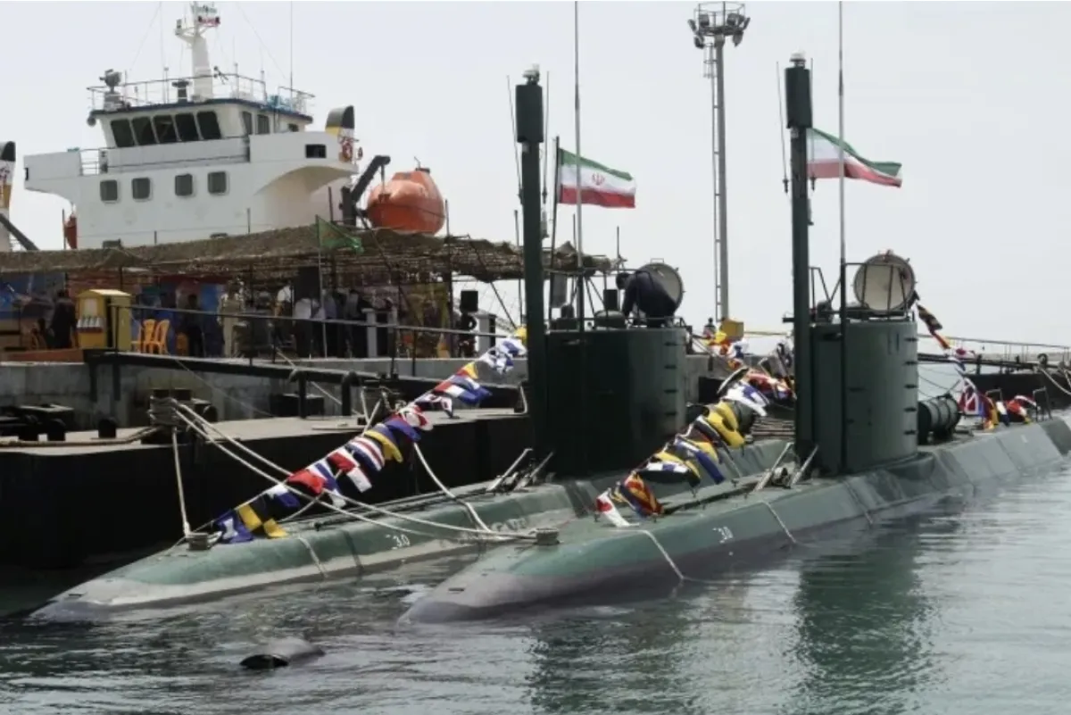 إيران تغيّر قواعد تهريب السلاح إلى الحوثيين.. الغواصات بديلًا للممرات البحرية المتعثرة