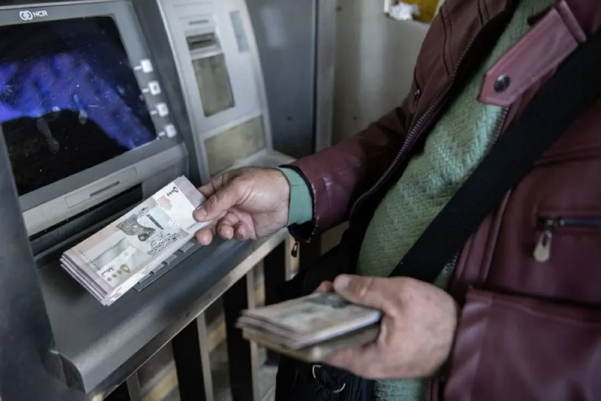 انهيار الليرة السورية مقابل الدولار في السوق الموازية