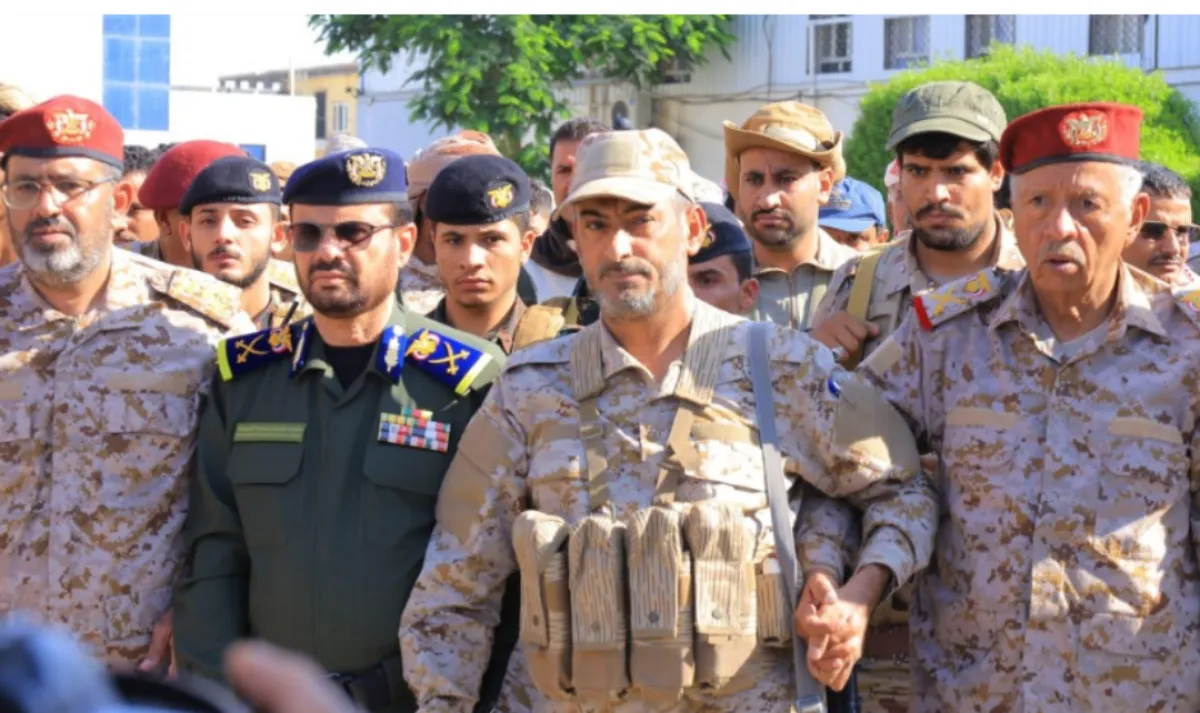 رئيس هيئة الأركان يدعو اليمنيين إلى النفير العام والمشاركة في عملية «فجر اليمن»
