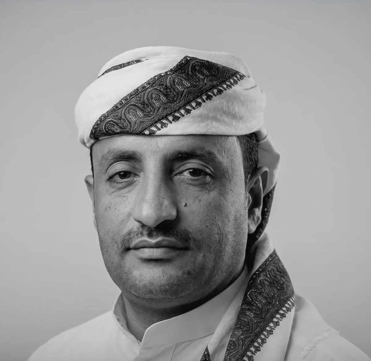 جريمة تهز تعز.. شقيق يقتل شقيقه بسبب الأذان بعد عودته من دورة طائفية ضمن سياسة التعبئة الحوثية