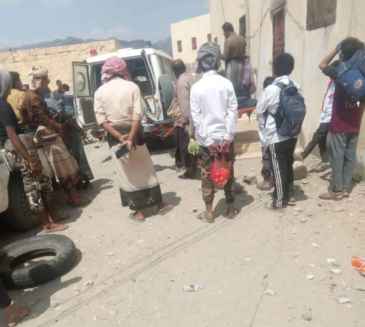 خلف شهيدين في اوساط منتسبي الامن..  محافظ شبوة يؤكد ان تخادم القاعدة والحوثيين يقف وراء هجوم مرخة ومجزرة العلم
