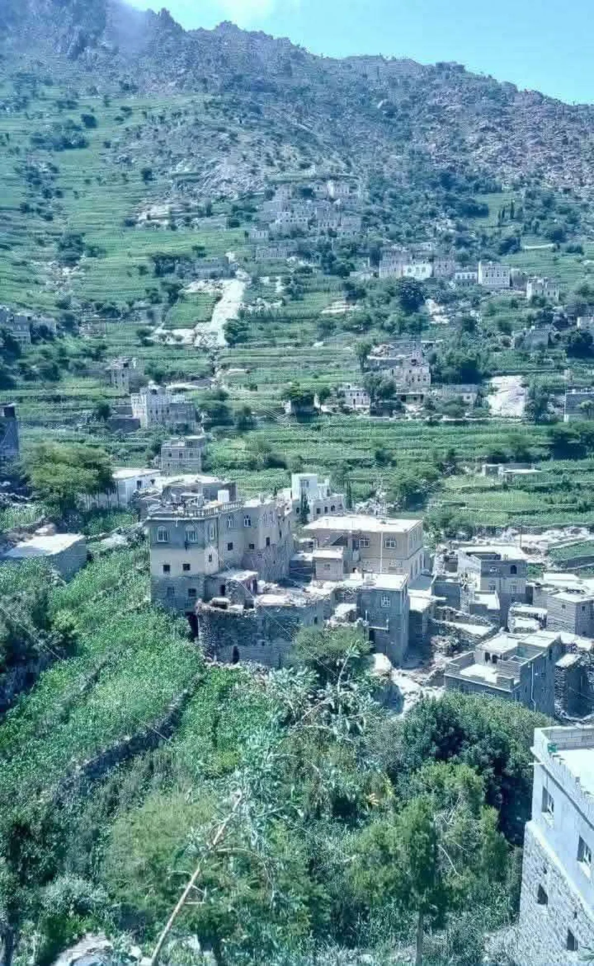 مقاطعة مساجد في سامع بتعز احتجاجًا على تغيير الأذان بدوافع طائفية حوثية