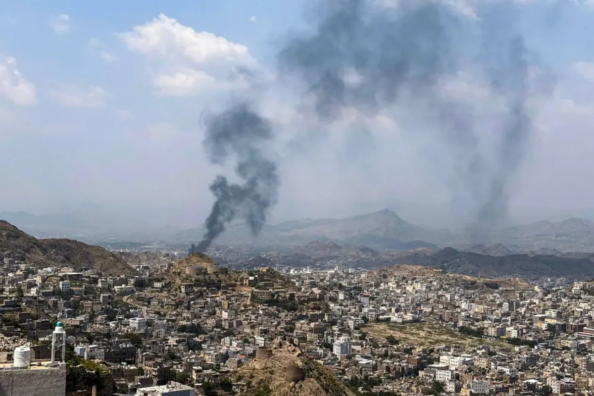 الحوثيون يحفرون خنادق جديدة في تعز وسط مخاوف من استهداف المدنيين