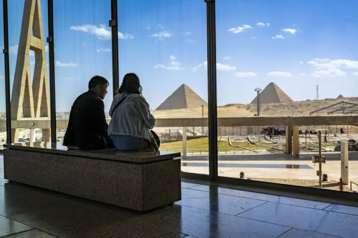 مصر تطلق مساعداً ذكياً مجانياً لزوّار الأهرامات عبر واتساب
