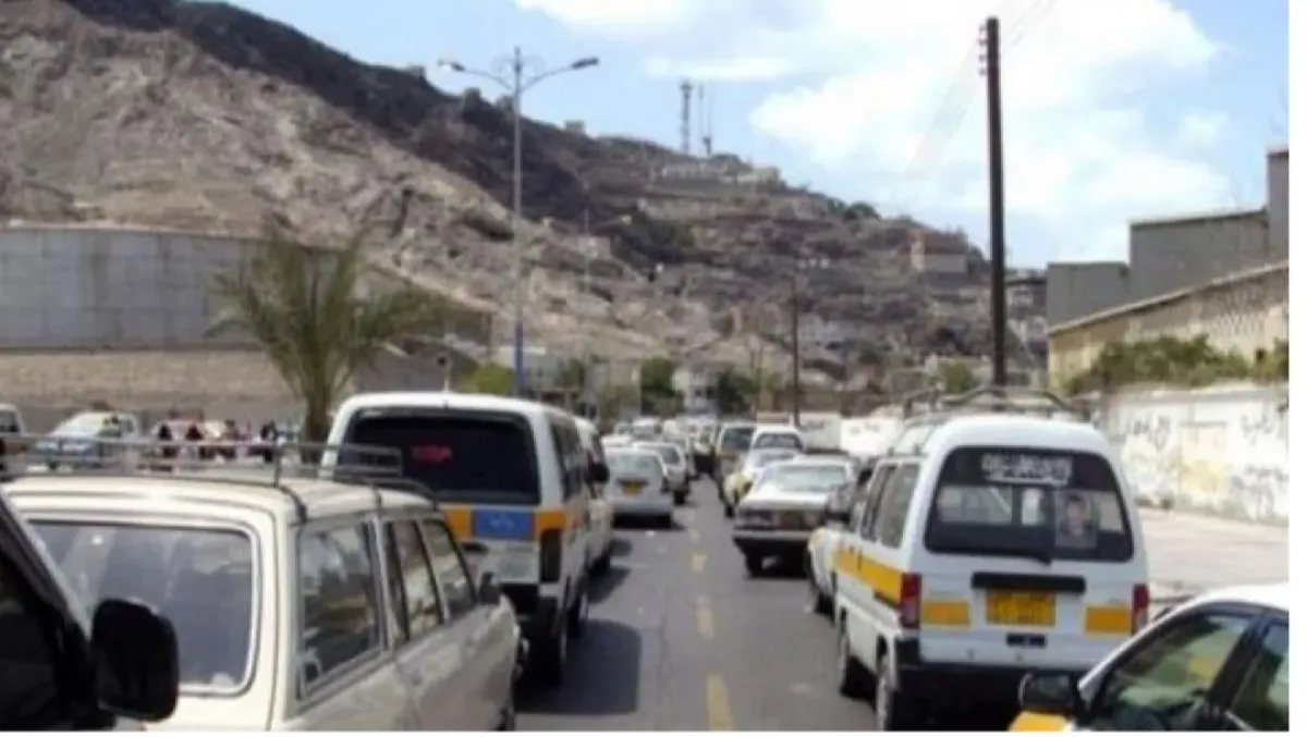 الحوثيون يوزعون مشتقات نفطية مغشوشة في الشمايتين بتعز ويتسببون بتعطل المركبات