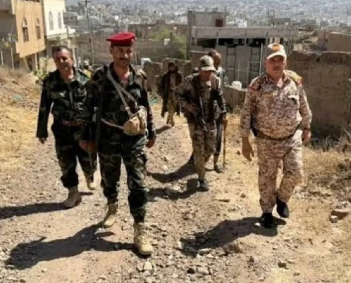 ناشطون ينتقدون عدم إسناد محور تعز لجبهة صبر واكتفاء قادته بالظهور للتصوير في الجبهات