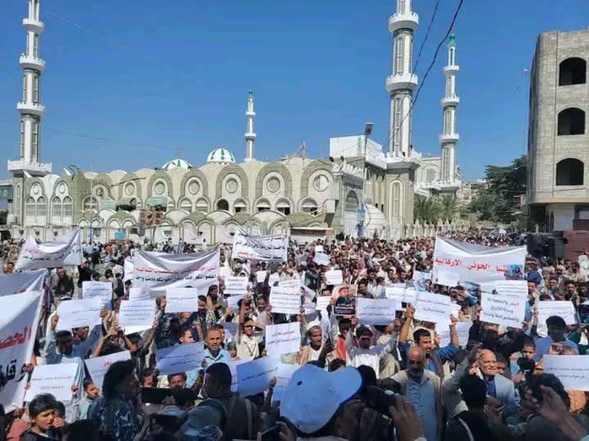 تعز تنتفض ضد حصار الحوثيين وتطالب بوقف استهداف المدنيين
