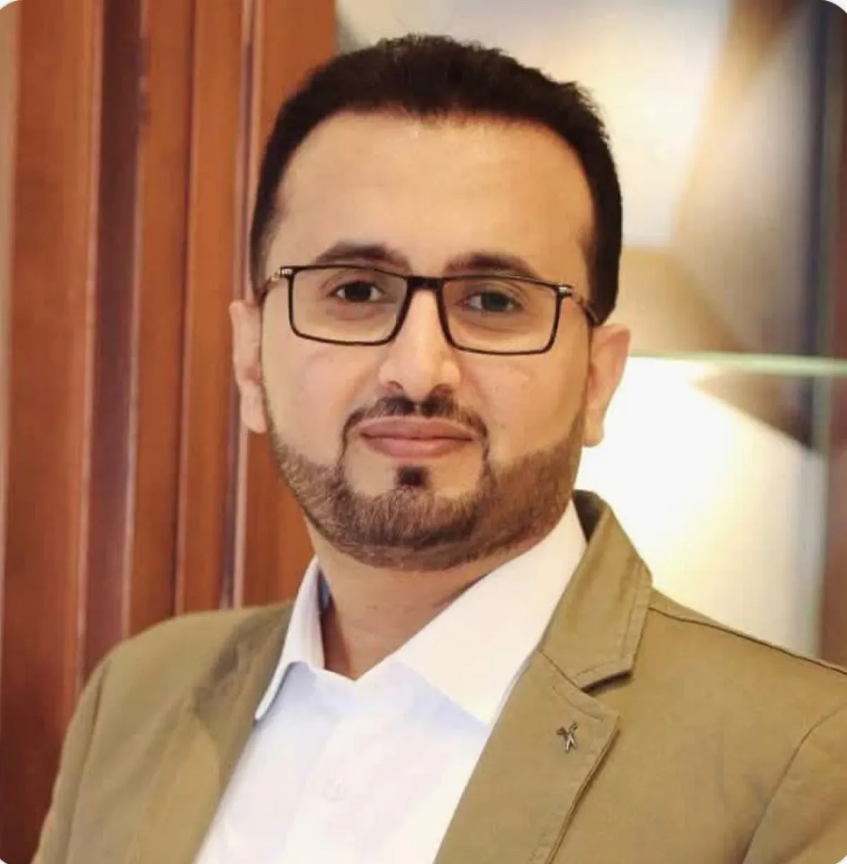 وزير الخدمة المدنية يعد بتسوية أوضاع الموظفين النازحين وإدراج مستحقاتهم ضمن موازنة 2027